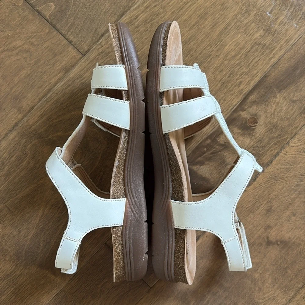Clarks April Cove White Leather Sandals Size 11